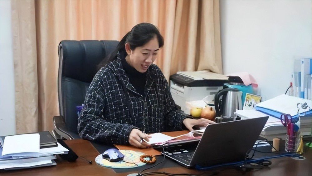 记者透露从球员身边人士消息来看，卡马文加身体状态不错，正在迅速恢复，不过大概率还是会缺席下周中对阵马洛卡的比赛。